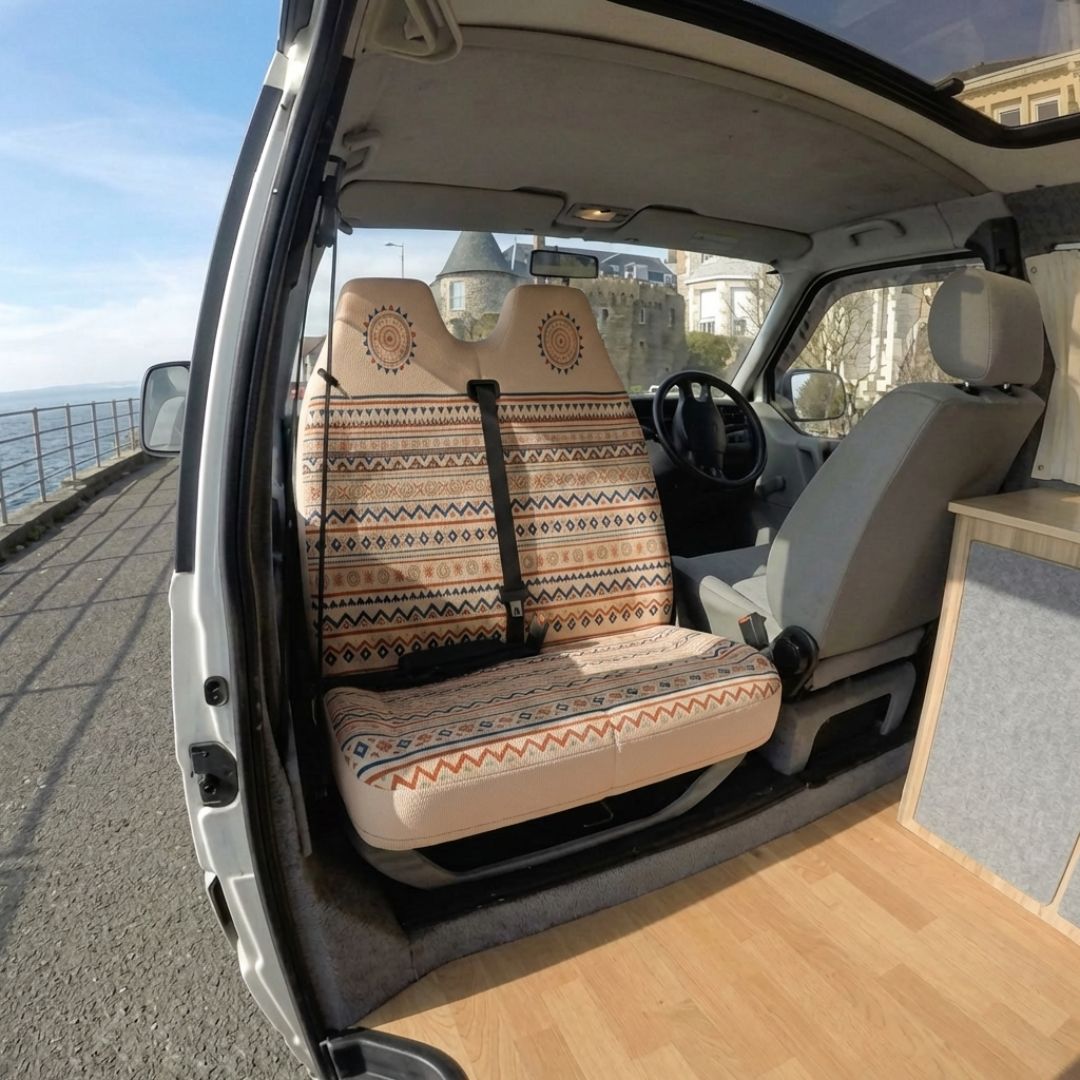 Solara Aria Aztec double front seat cover - cream & red close-up