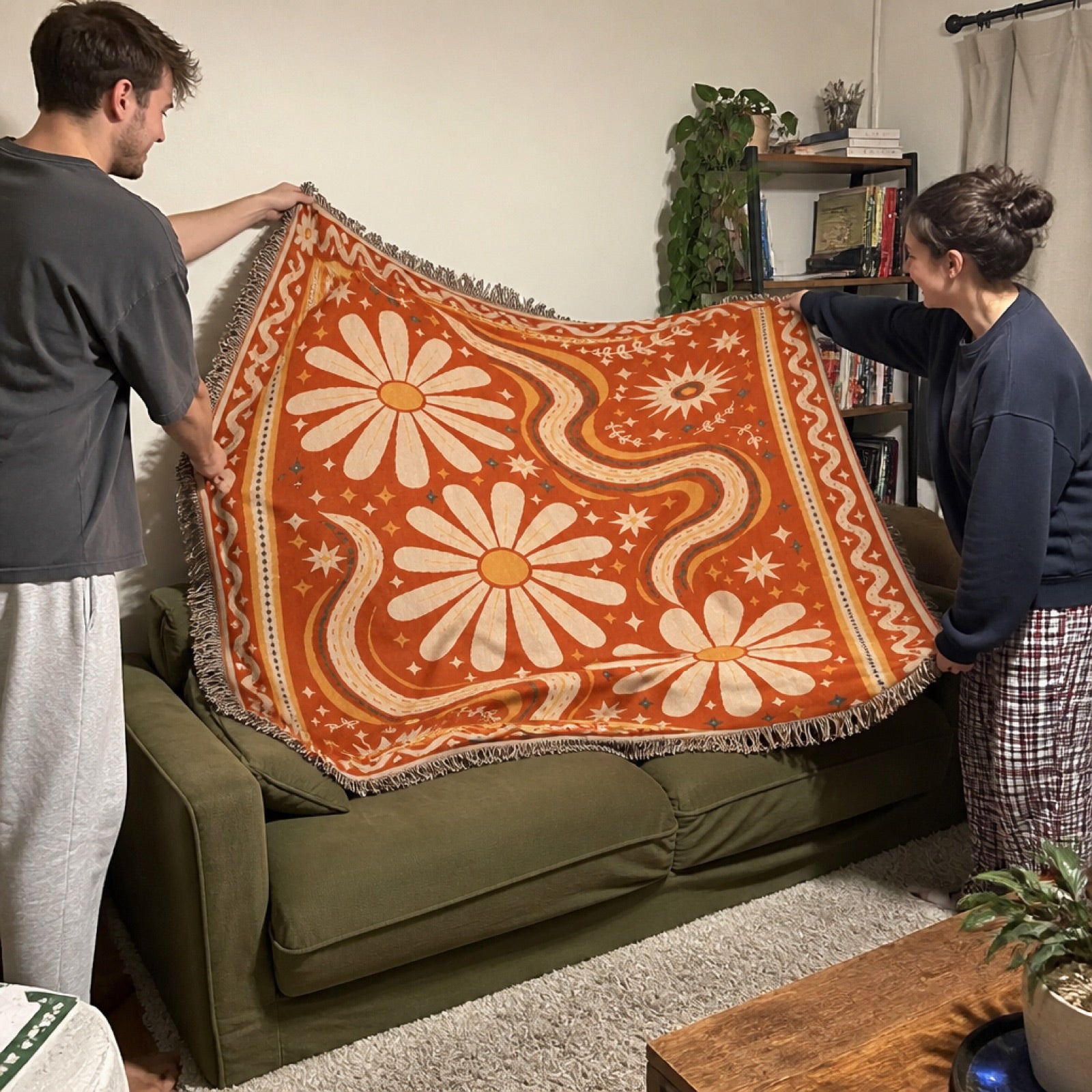 Couple unfolding a Daisy jacquard woven picnic rug | Solara Covers