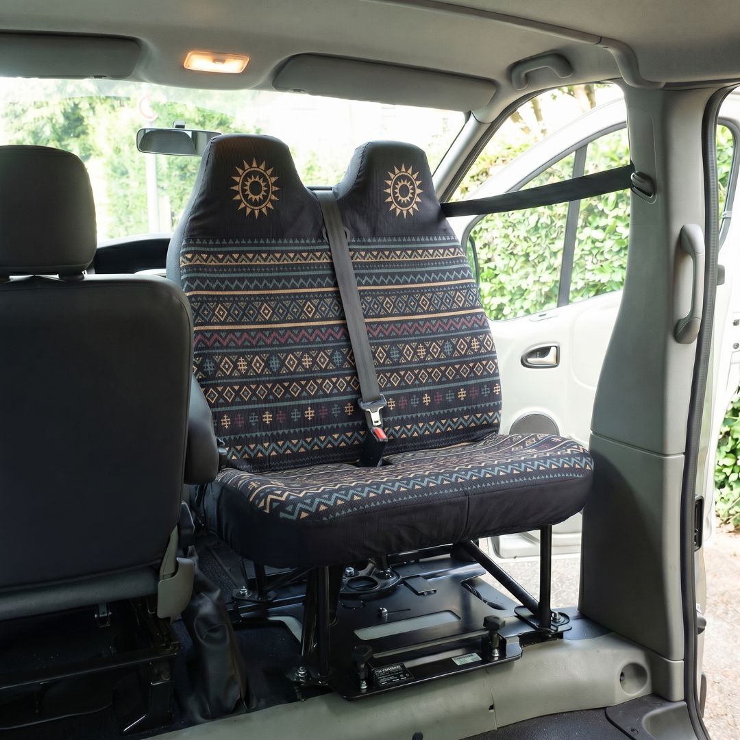 Solara Lima Aztec double front seat cover - navy &amp; orange design detail